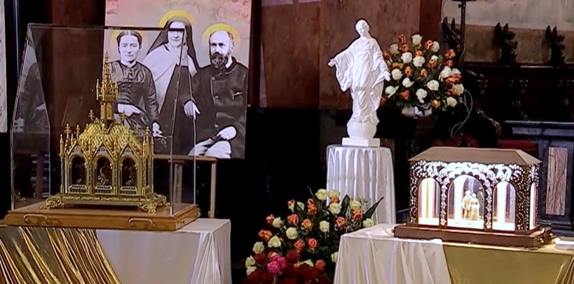 Mała Teresa i jej święci Rodzice przynoszą wiele łask – trwa peregrynacja relikwii